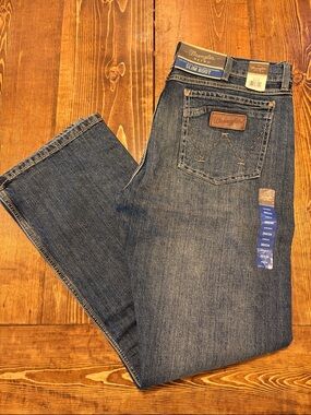 Wrangler Men's Slim Boot Jeans in Blue Denim